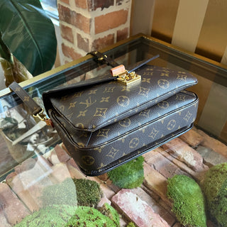LOUIS VUITTON Pochette Metis Brown Monogram Canvas Shoulder Bag