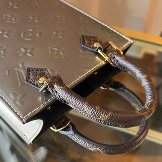 LOUIS VUITTON Sac Plat Petit Grey Metallic Monogram Vernis Tote