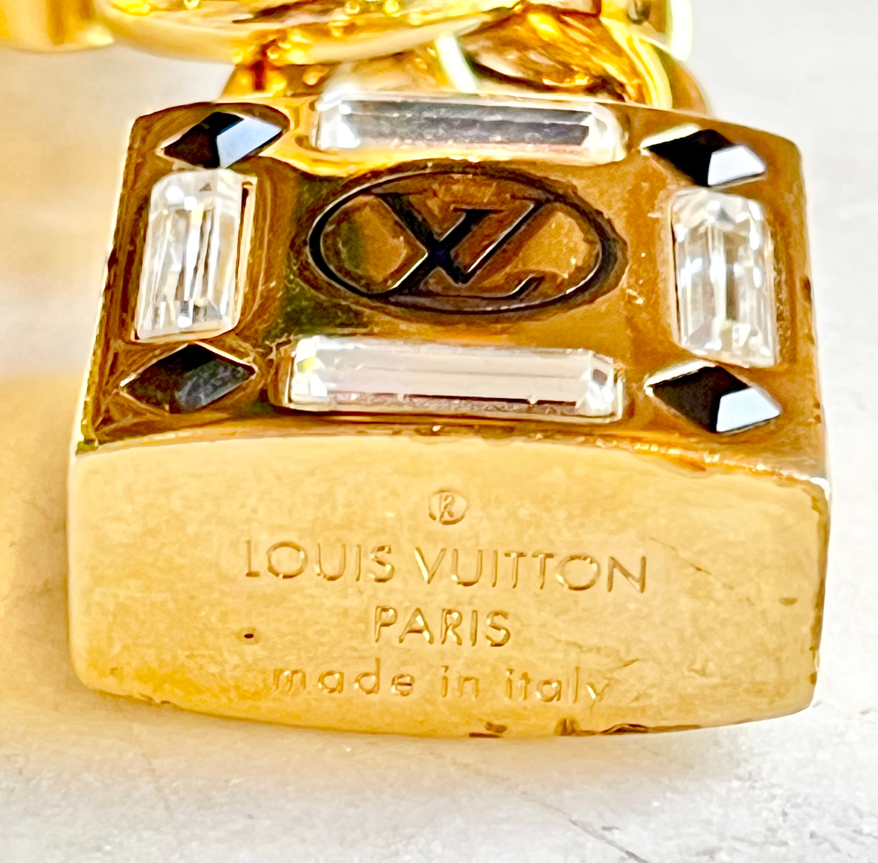 Louis Vuitton Textured Trunk Motif Gold Tone Keychain / Bag Charm Louis  Vuitton