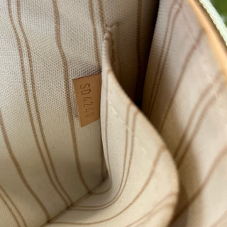 LOUIS VUITTON Neverfull Pochette Damier Azur Canvas Pouch