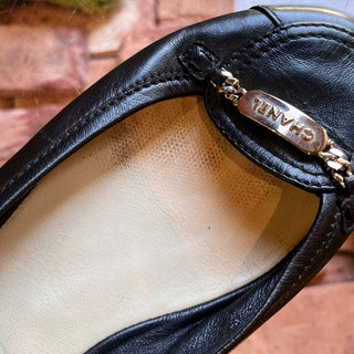 CHANEL Black Leather Chain Link Flats SZ 37 (US 7)