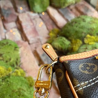 LOUIS VUITTON Riveting Pochette Monogram Canvas Limited Edition Shoulder Bag