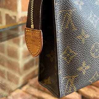 LOUIS VUITTON Toiletry 19 Brown Monogram Canvas Pouch