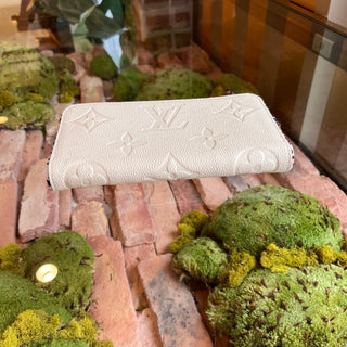 LOUIS VUITTON Empreinte Monogram Giant Wild At Heart Zippy Wallet