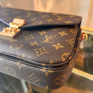 LOUIS VUITTON Monogram Pochette Métis