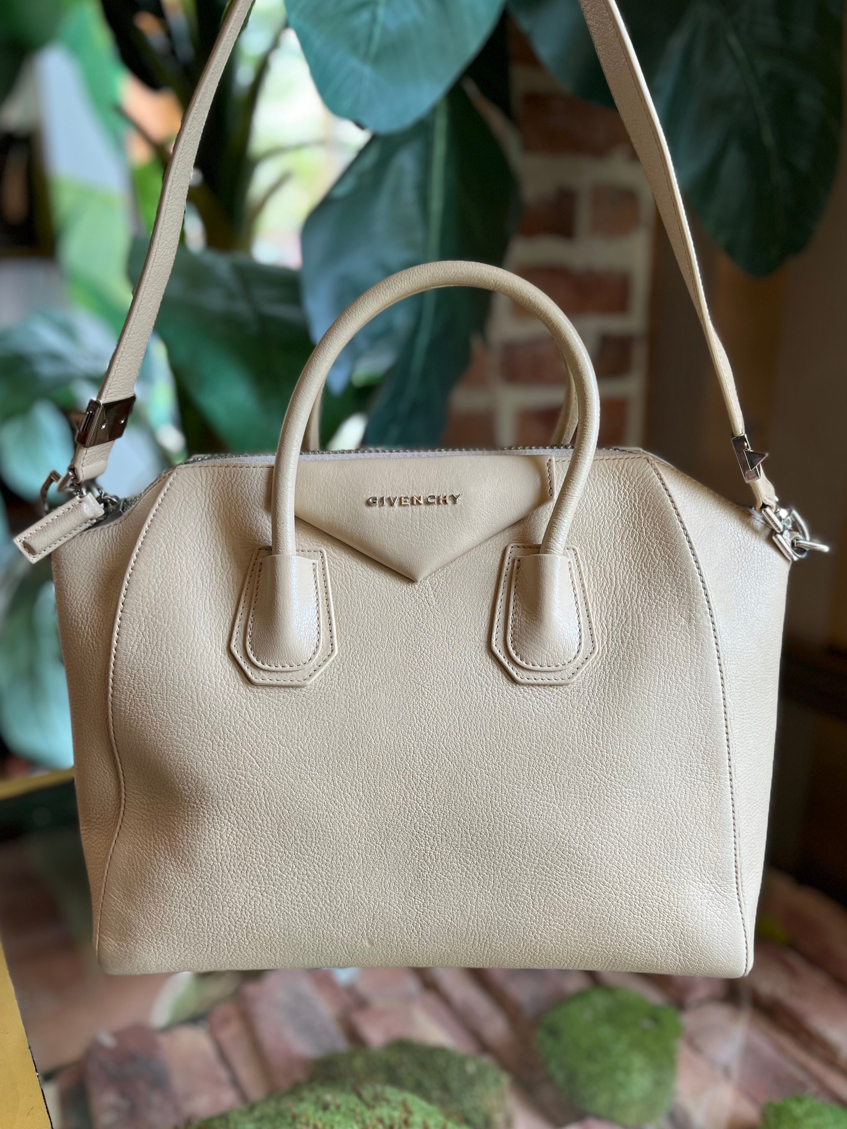 Louis Vuitton - Easy Pouch On Strap Handbag - Nude