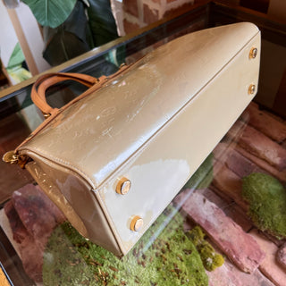 LOUIS VUITTON Brea MM Blanc Corail Vernis Tote