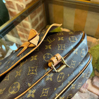 LOUIS VUITTON Saumur 30 Brown Monogram Canvas Vintage Crossbody Bag