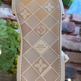 LOUIS VUITTON Maya Beige Platform Sandals SZ 39 (US 9)