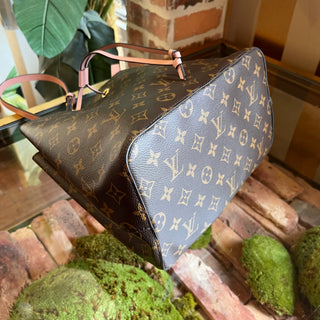 LOUIS VUITTON Neonoe MM Rose Poudre Monogram Canvas Bucket Bag