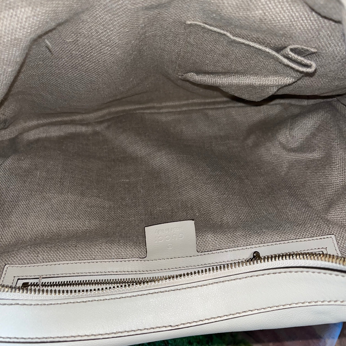GUCCI Cream Leather Gold Strip Shoulder Bag