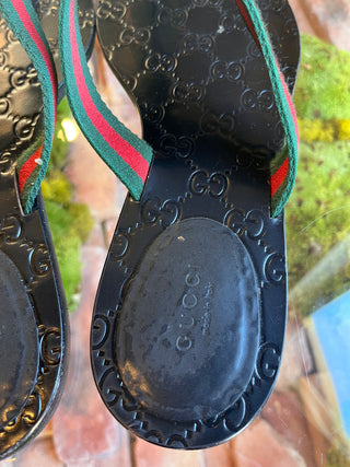 GUCCI Black Guccissima Red & Green Striped Flip flops SZ 40.5