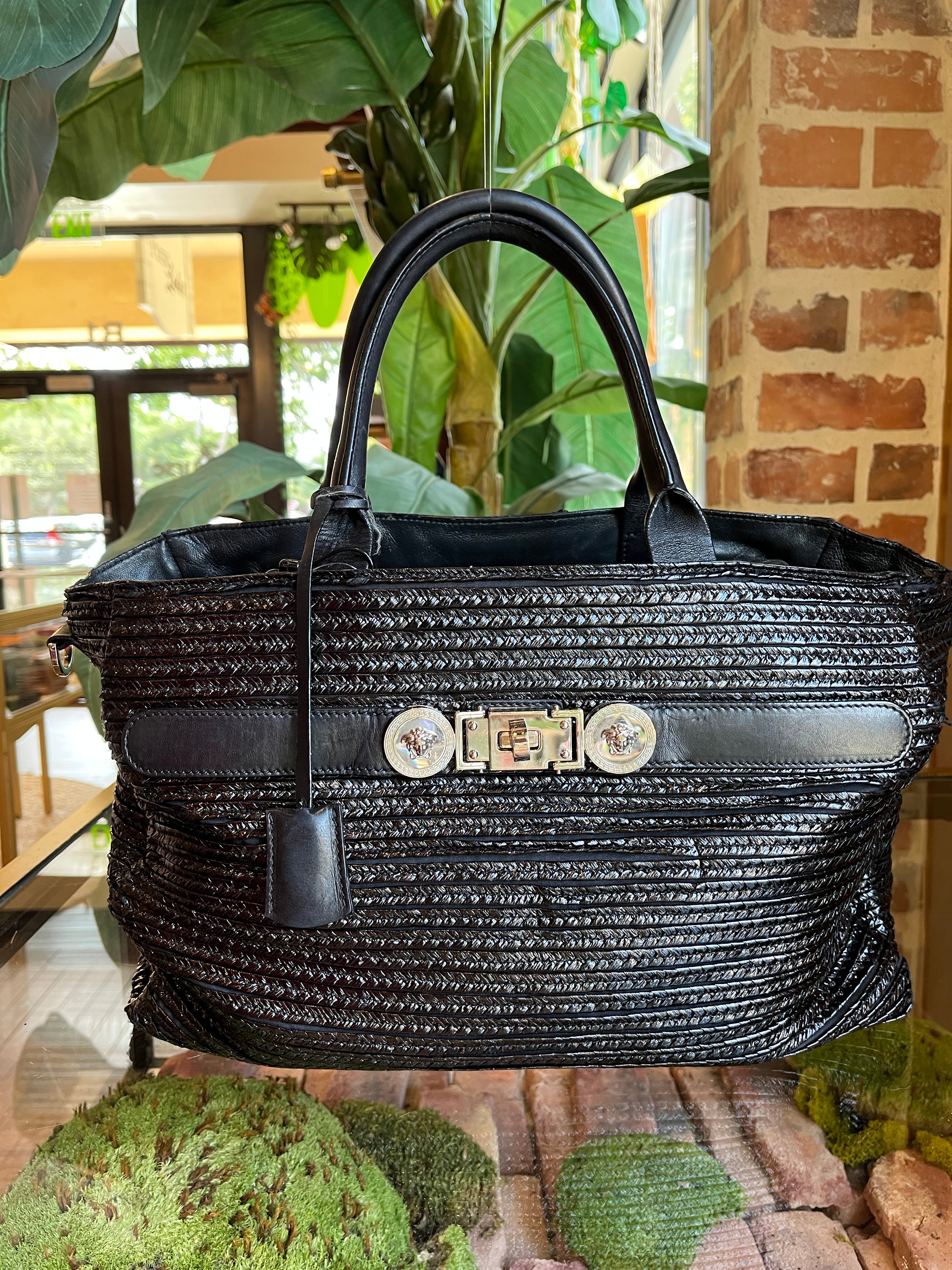 Versace - Authenticated La Medusa Handbag - Cloth Black for Women, Very Good Condition