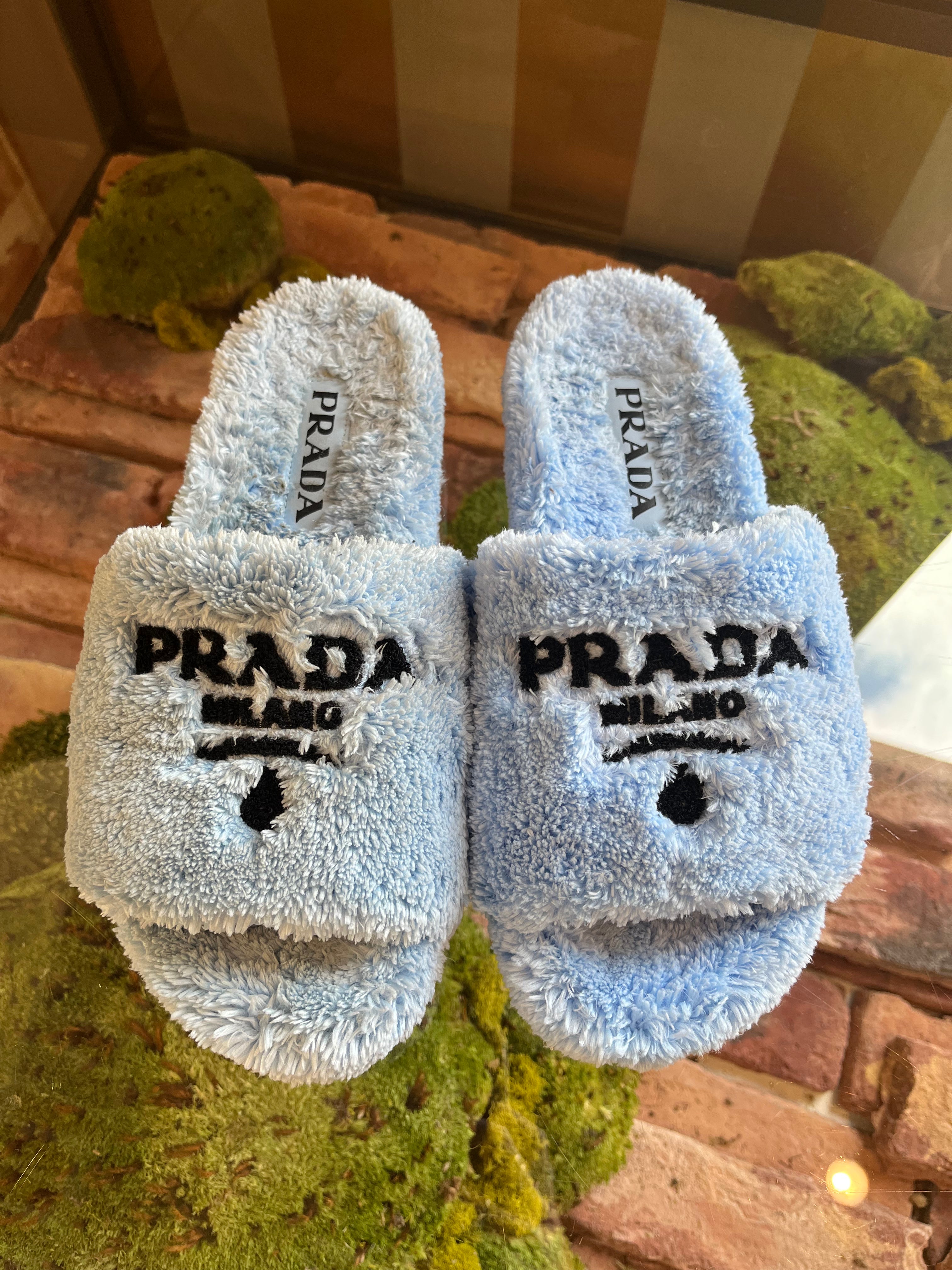 Prada fur outlet slippers