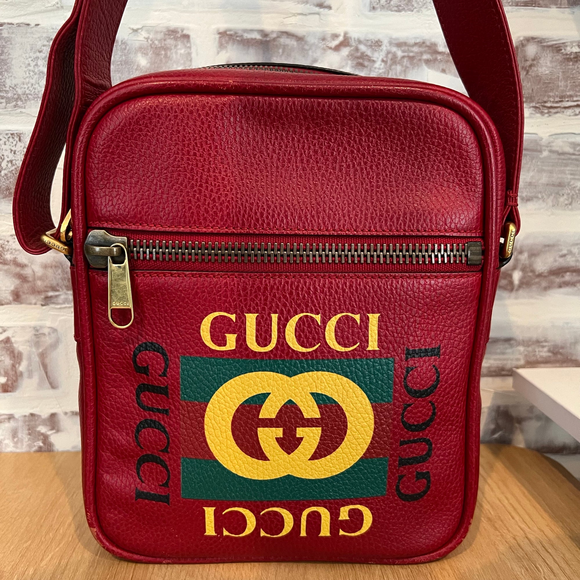Gucci Red Logo 523591525040