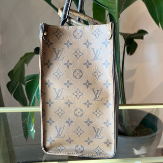 LOUIS VUITTON Giant Monogram Reverse OnTheGo MM