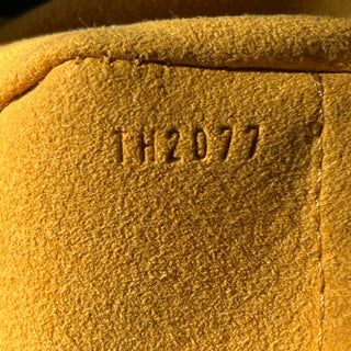 LOUIS VUITTON Neo Cabby MM