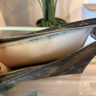 LOUIS VUITTON Monogram Toiletry 19