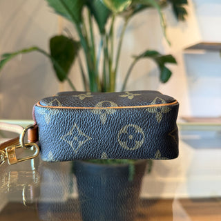 LOUIS VUITTON Monogram Trousse Wapity