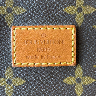 LOUIS VUITTON Saumur 35 Brown Monogram Canvas Vintage Messenger Bag