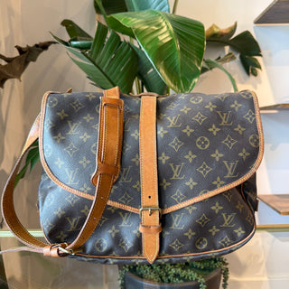 LOUIS VUITTON Saumur 35 Brown Monogram Canvas Vintage Messenger Bag