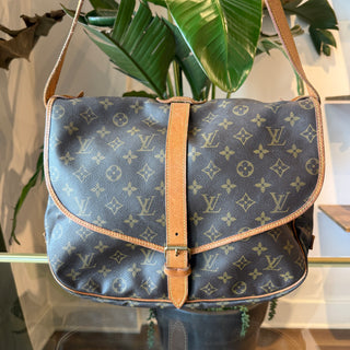 LOUIS VUITTON Saumur 35 Brown Monogram Canvas Vintage Messenger Bag