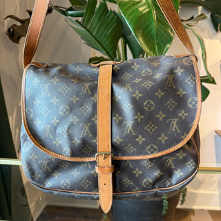 LOUIS VUITTON Saumur 35 Brown Monogram Canvas Vintage Messenger Bag