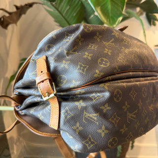 LOUIS VUITTON Saumur 35 Brown Monogram Canvas Vintage Messenger Bag