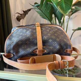 LOUIS VUITTON Saumur 35 Brown Monogram Canvas Vintage Messenger Bag