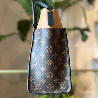 LOUIS VUITTON On My Side MM