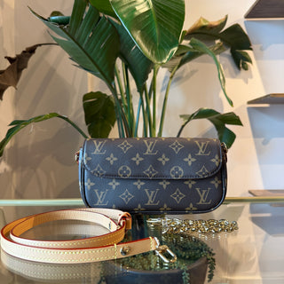 LOUIS VUITTON Ivy Brown Monogram Canvas Shoulder Bag