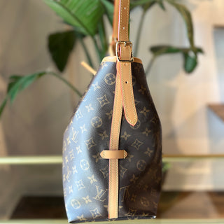 LOUIS VUITTON Monogram Carry All MM