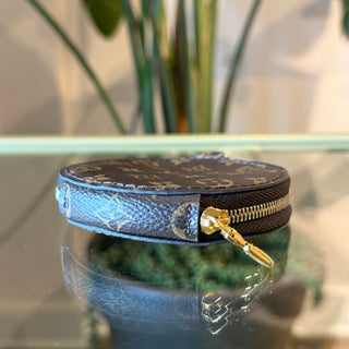 LOUIS VUITTON Monogram Round Coin Purse