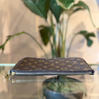 LOUIS VUITTON Monogram Pochette