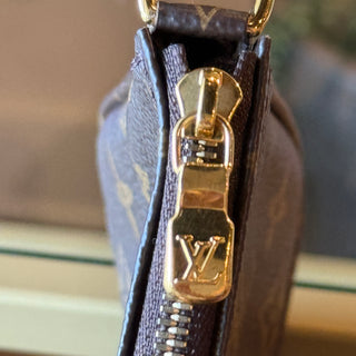LOUIS VUITTON Monogram Pochette