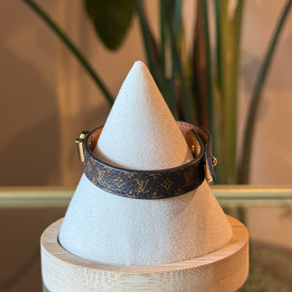LOUIS VUITTON Monogram Essential V Bracelet