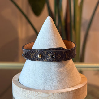 LOUIS VUITTON Monogram Essential V Bracelet