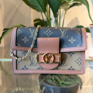 LOUIS VUITTON Reverse Monogram Dauphine Chain Wallet