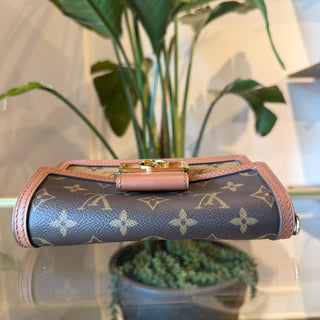 LOUIS VUITTON Reverse Monogram Dauphine Chain Wallet