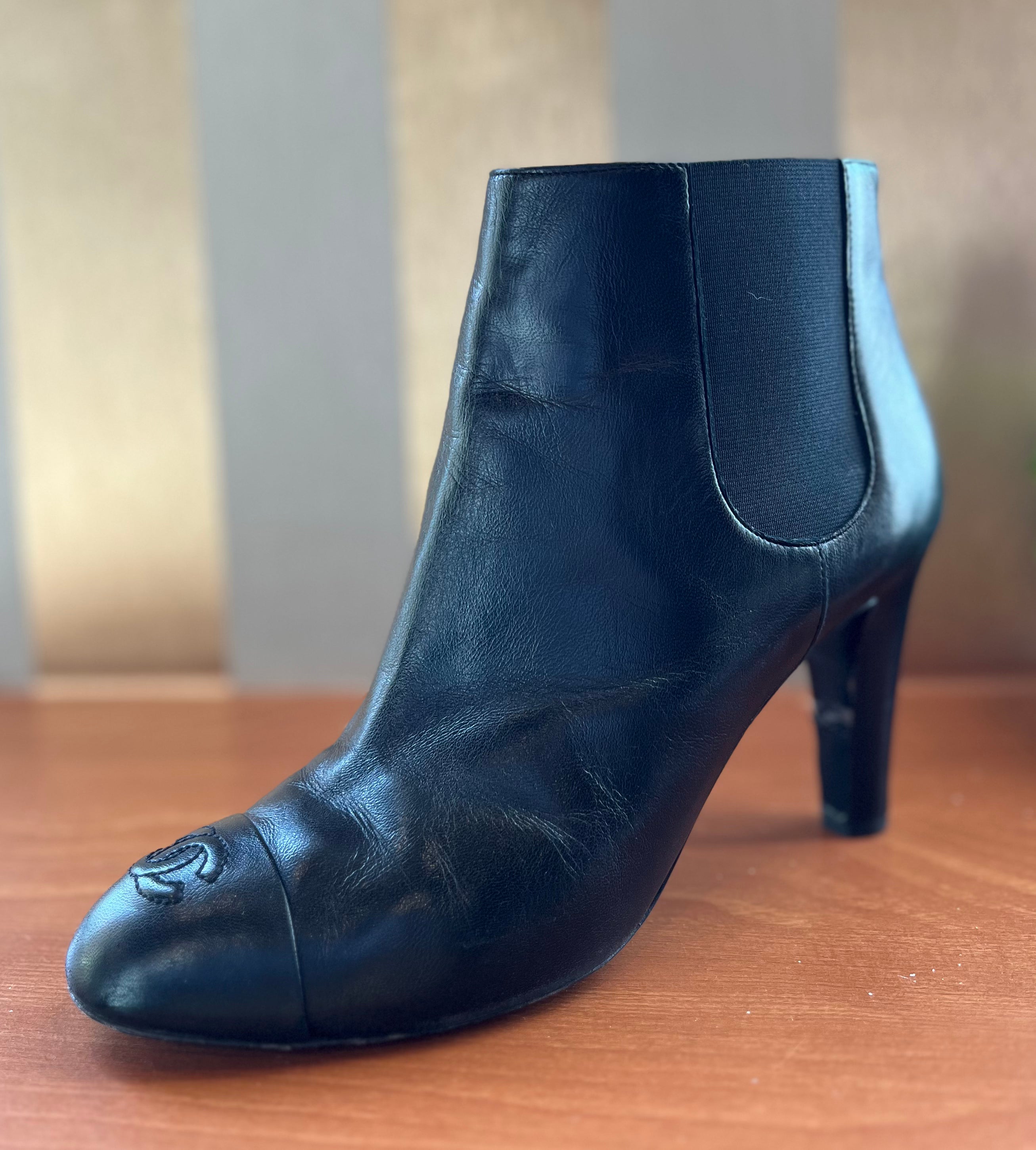 Chanel, Black ankle platform boots with gold heel - Unique