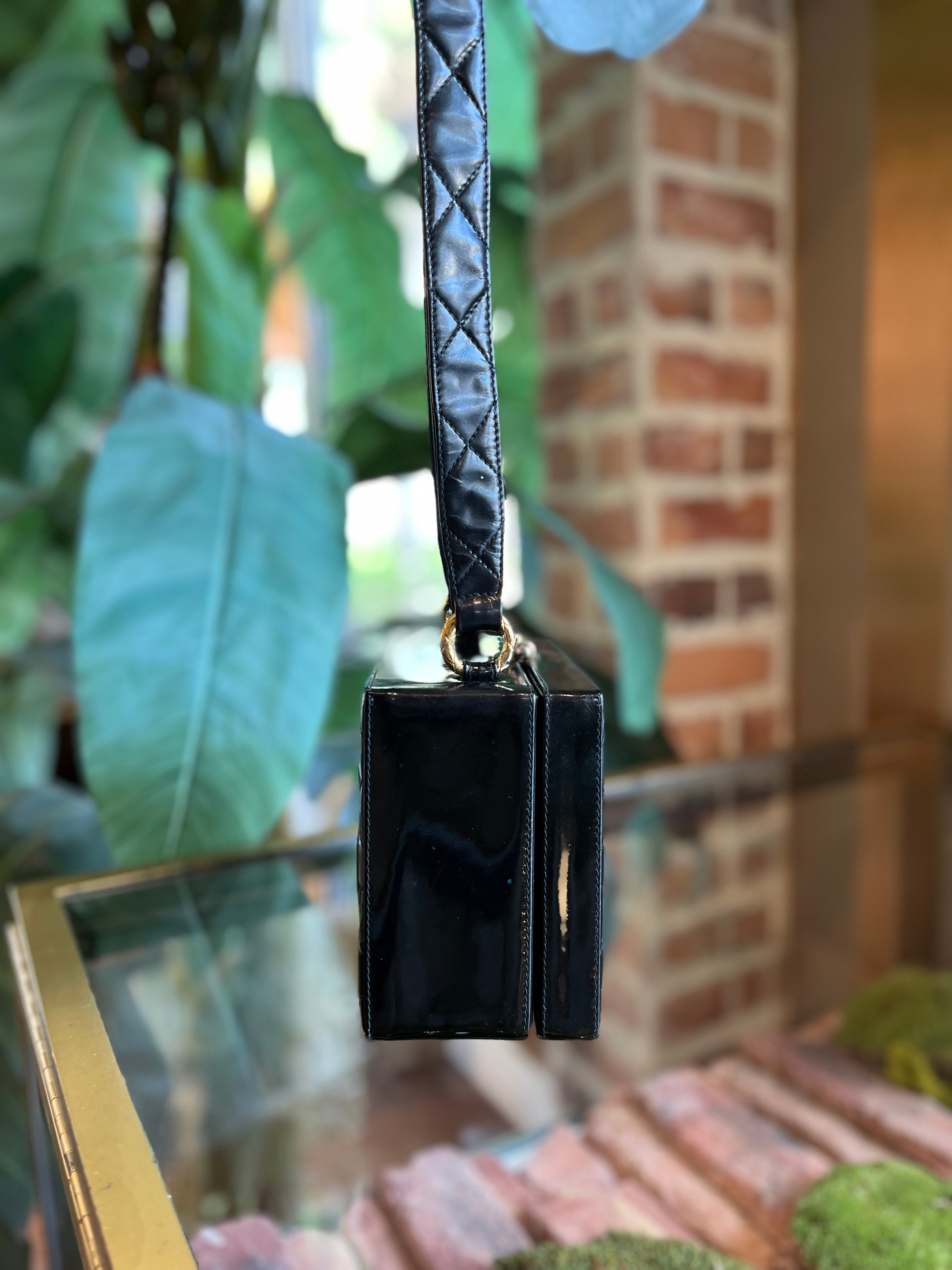 Chanel Vintage Black Patent Leather Vanity Case Shoulder Bag - LAR