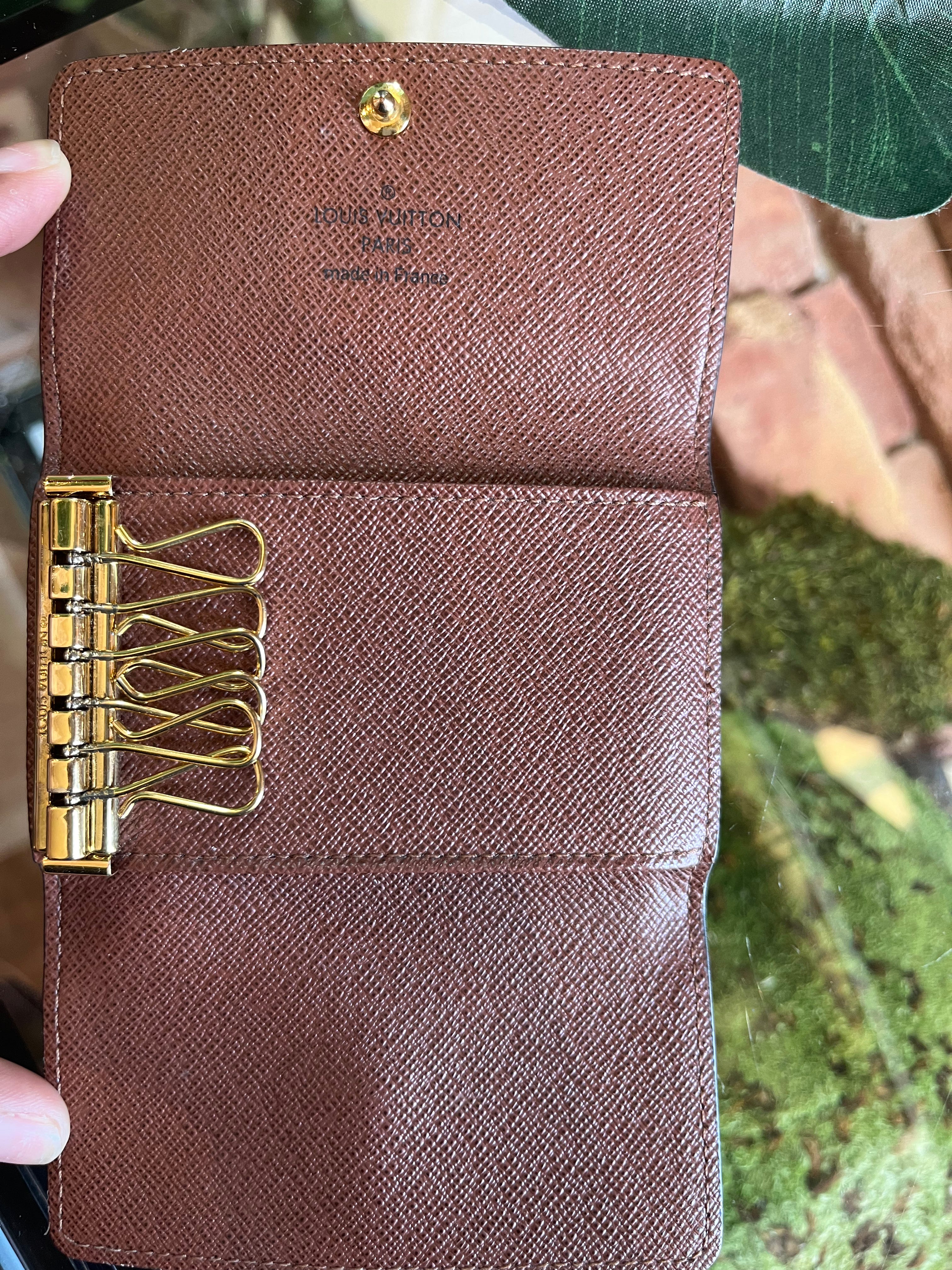 louis key wallet leather