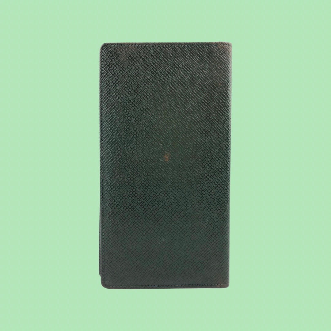 Louis Vuitton Brazza Taiga Leather Checkbook Wallet